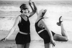 3305953 Early Versions of the California Beach babe posse, wearing their ‘racy’ knitted swimsuits, 1915, courtesy of Getty Images/General Photographic Agencies