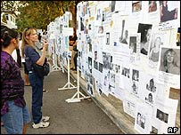 A busca de parentes em Phuket 