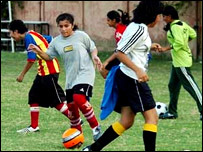 پاکستانی فٹبال کھلاڑی (فائل فوٹو)  