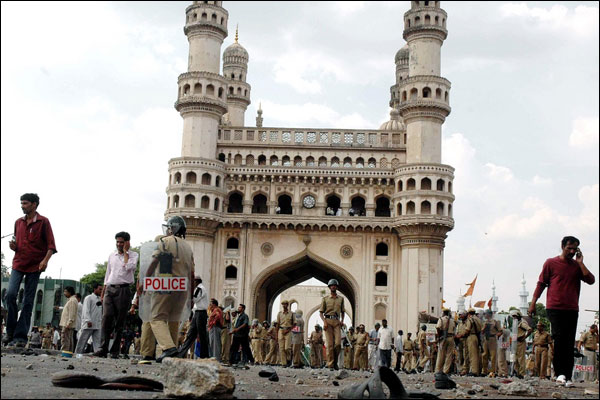 हैदराबाद की मस्जिद में धमाका