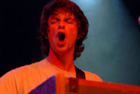 Euros Childs. Llun gan Mary Wycherley