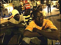 Thanh niên di tản