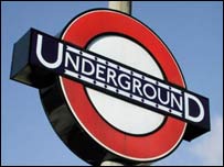 伦敦地铁标示牌