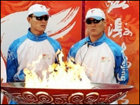 Nhân viên bảo vệ đuốc của Trung Quốc 