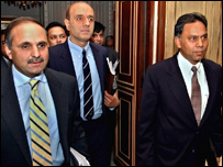 پاکستان کی وزارتِ خارجہ کے جوائنٹ سیکریٹری سید ابنِ عباس اور ان کے بھارتی ہم منصب دلیپ سنہا