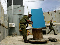 واحدهای سيار اخذ رای برای سربازان اسرائيلی در نزديکی غزه