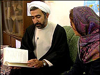 مهدی کريمی نيا پايان نامه دکترای خود را در زمينه شرايط عمل جراحی تغيير جنسيت بر اساس قانون شرع اسلام نوشته است.