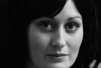 Iola Hughes - gair o ganmoliaeth