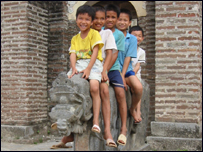 Đền Phù Đổng Thiên Vương gần Hà Nội