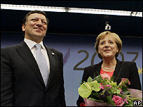 Angela Merkel ve Jose Manuel Barroso