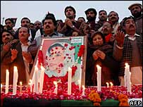 Ủng hộ viên của bà Bhutto tại một cuộc tụ họp