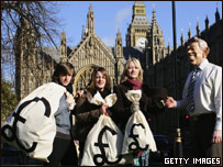 英国大学生抗议学费上涨