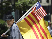 Tham gia biểu tình chống chuyến thăm