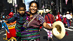 Mujer guatemalteca en la celebración del Día de la Hispanidad en Nueva York.