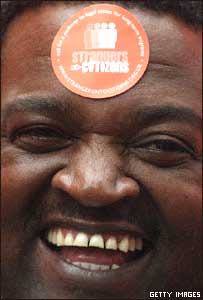 Imigrante participa de ato pró-imigração em Londres