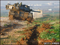 Blindado israelense mobilizado próximo à fronteira com Gaza (Getty Images)