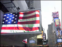 Bandeira americana em uma rua dos EUA