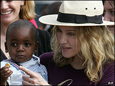 Madonna bắt đầu thủ tục xin nhận David Banda vào năm 2006