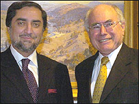 دکتر عبدالله وزير خارجه افغانستان (سمت چپ) در ديدار با جان هاوارد نخست وزير استراليا