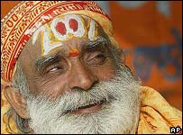 Imagem do festival Ardh Kumbh Mela, na India