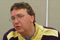 Aled Jones Williams pan enillodd y Goron yn Eisteddfod Genedlaethol Tyddewi