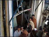 باجوڑ میں ایک ہیئر ڈریسر کی دکان (فائل فوٹو)