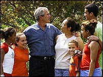 George W. Bush e sobreviventes do Katrina