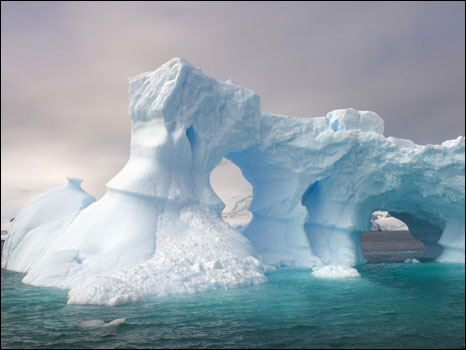 Fotos das esculturas naturais na Antártida (STEVEN KAZLOWSKI / BARCROFT)