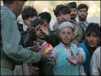  امداد کی ترسیل اور تقسیم