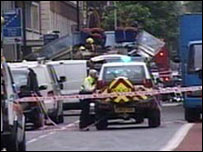 Londra'da saldırıların ardından giriş çıkışa kapatılan bir yol