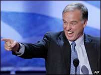 O ex-governador do Estado de Vermont e ex-pré-candidato democrata à presidência dos Estados Unidos, Howard Dean, discursando durante a convenção do Partido Democrata americano em Boston, nesta terça-feira