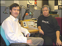 Nguyễn Tiến Trung (bên trái)