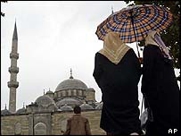 ترکيه هم نشان داده است که حاضر است خود را با معيارهای دموکراتيک اروپايی منطبق کند