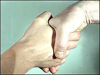 हाथ मिलाने के साथ ही तार मिल जाएंगे.