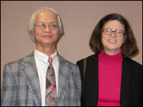 Ông Nguyễn Hữu Thái và bà Sophie Quinn-Judge ở trung tâm Việt Nam, ĐH Temple