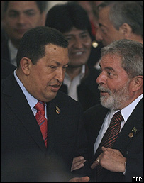 Lula e Chávez em ato de criação do Banco do Sul, em dezembro