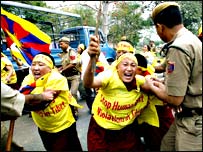 प्रदर्शनकारी तिब्बती