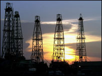 torres de exploração de petróleo