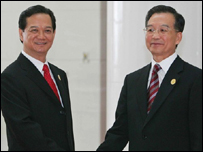 Hai thủ tướng Nguyễn Tấn Dũng và Ôn Gia Bảo hồi 2007