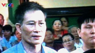 Blogger Điếu Cày tại tòa 