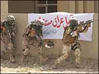 نيروهای پليس عراق هنگام تمرين