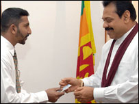 President hands over SLFP membership to Emthiyas