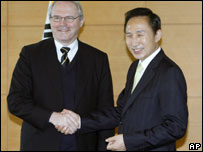 Ông Christopher Hill và tân tổng thống Hàn Quốc Lee Myung-bak