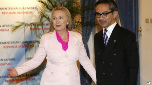 希拉里与印尼外长马蒂