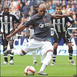 Marlon King ghi bàn