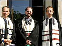 Os rabinos Daniel Alter, Malcom Matitiani e Tomas Kucera