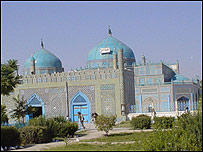  آرامگاه منسوب به حضرت علی در مزارشريف، همه ساله پذيرای هزاران تن از مهمانان نوروزی است