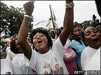 Danseden Sirleaf taraftarları 