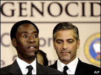 Atores Don Cheadle e George Clooney