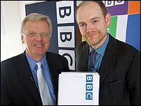 Chủ tịch BBC Michael Grade (bên trái) và Giám đốc Mark Thompson
